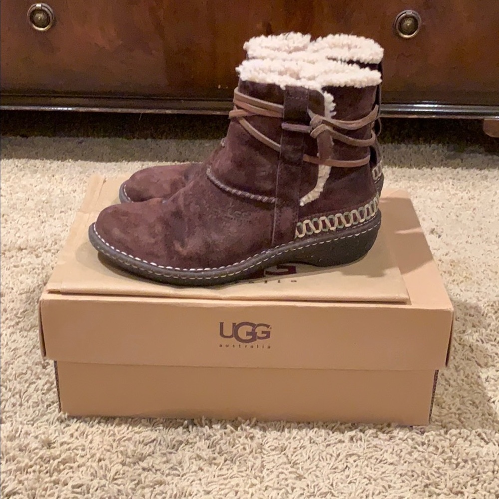 Women’s Ugg Cove"toast" Nubuck Leather boots